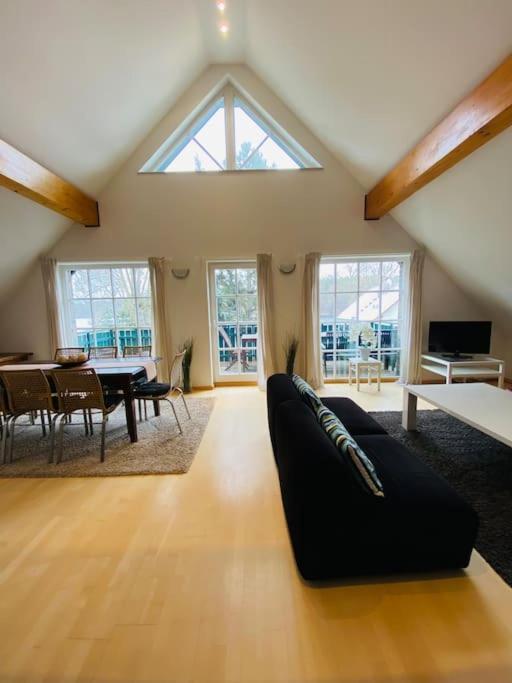 Appartement Dachwohnung Mit Wasserblick Und Eigenem Bootssteg